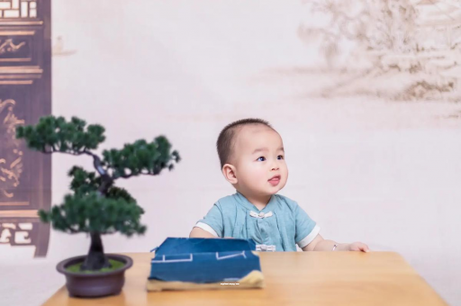 南京怀孕肚子中间凹两边凸